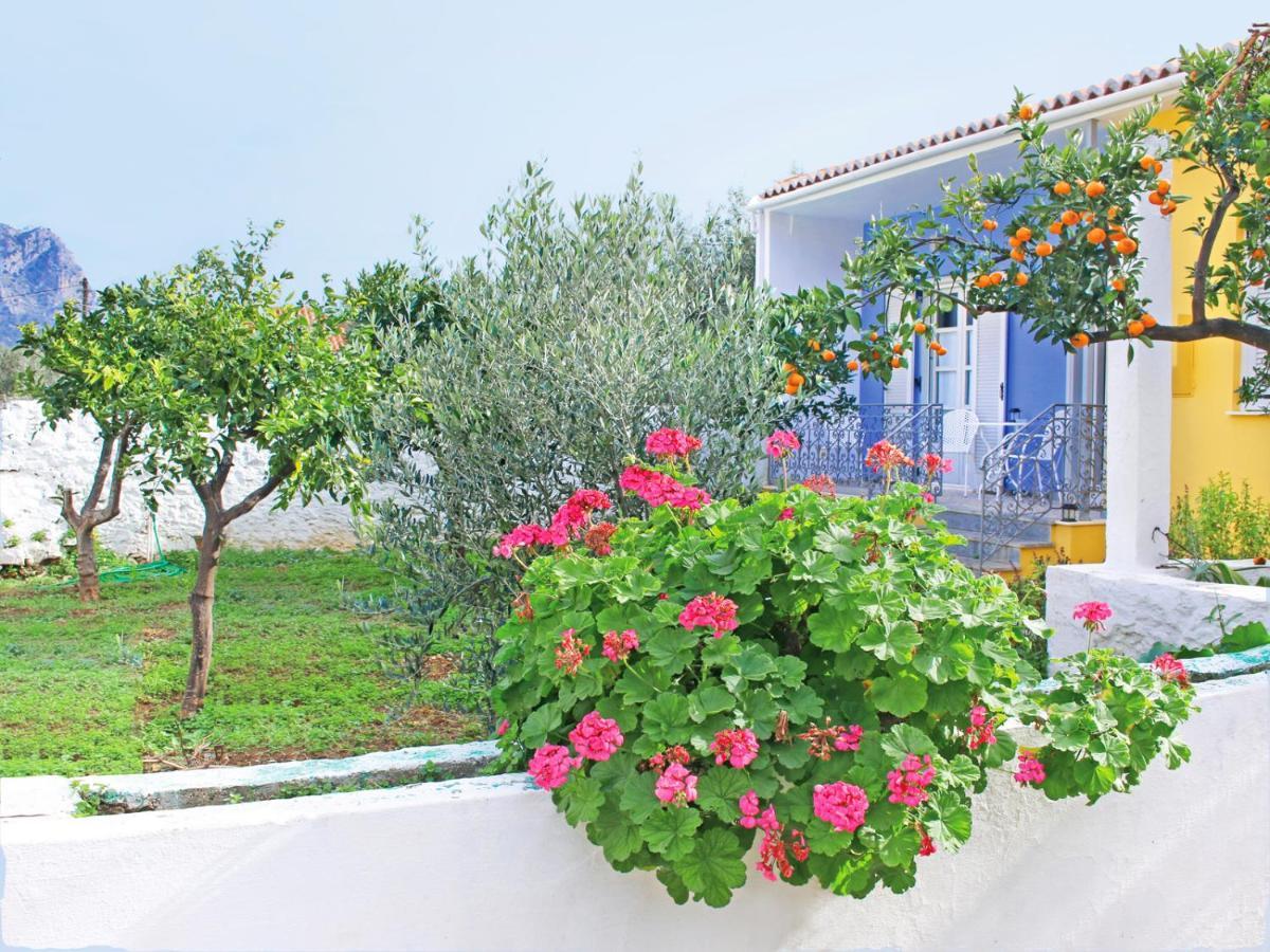Anna'S Family Home Leonídion Dış mekan fotoğraf
